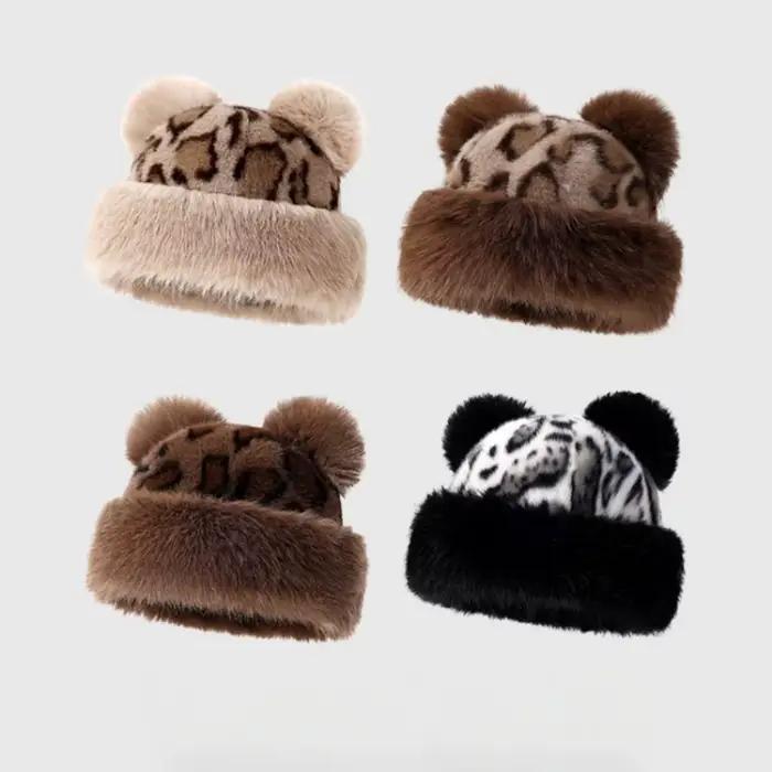 Chapeau de pêcheur chaud avec oreilles d'ours