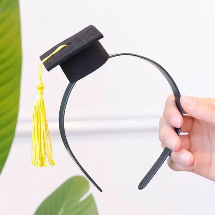 Mini chapeau de docteur pour la saison des diplômes