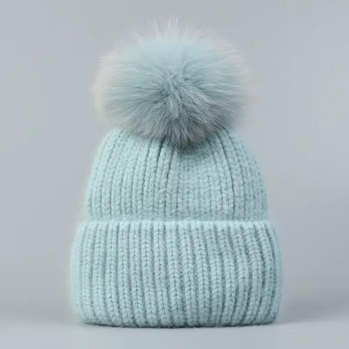 Chapeau pompon pour femmes