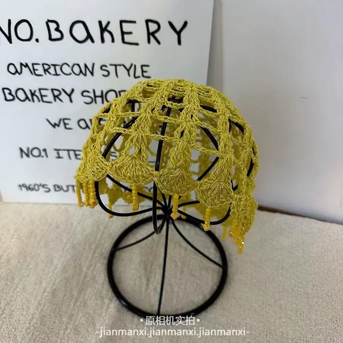 Bonnet fin tricoté à la main pour femme