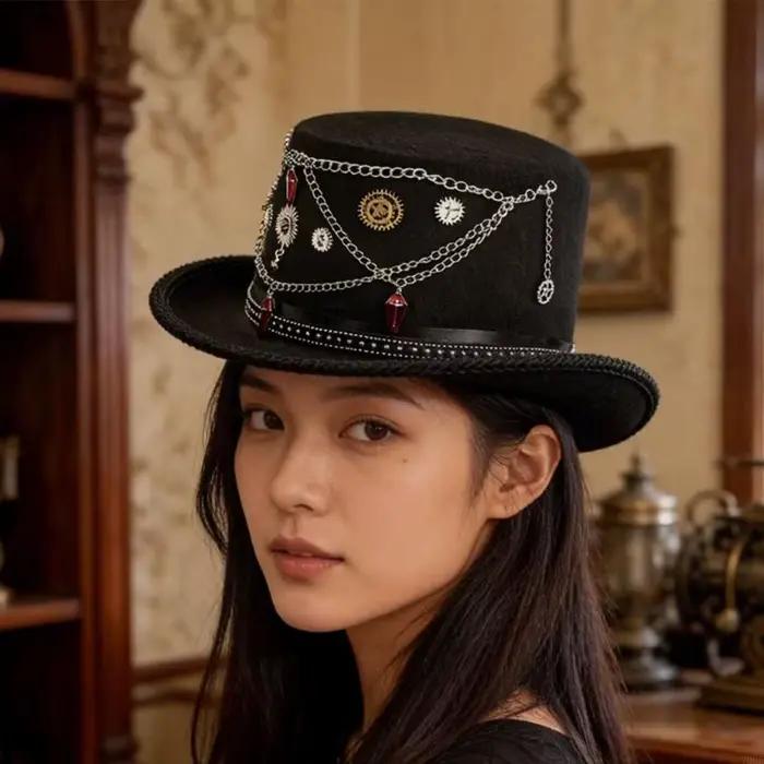 Chapeau gothique victorien élégant avec chaînes décoratives