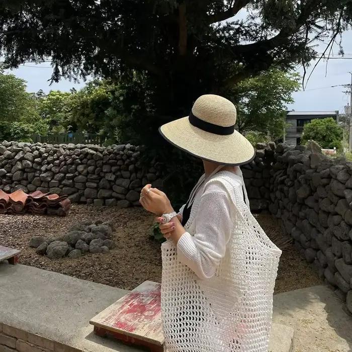 Chapeau d'été en paille à bords noirs pour femmes