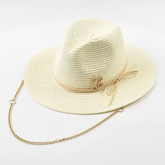 Chapeaux de paille tendance avec lettres métalliques pour femmes