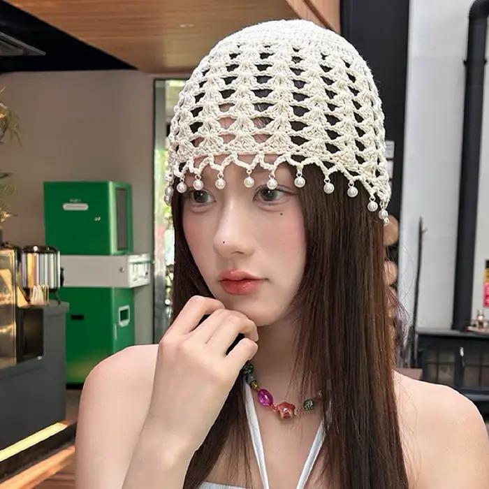 Chapeau tricoté à la main de style ethnique avec pendentif en perles pour femmes