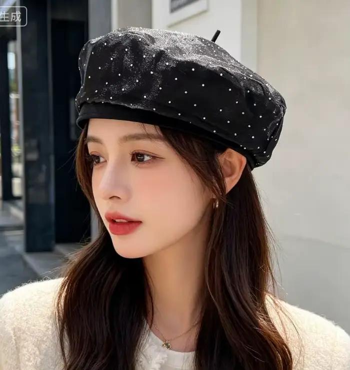 Béret en velours noir pour femme