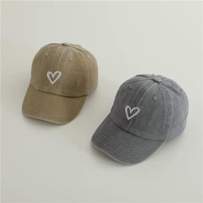 Chapeaux de baseball rétro pour bébé avec broderie d'amour, protection solaire pour enfants de 1 à 3 ans, casquette de baseball ajustable et solide pour les garçons et filles, vacances et activités de plein air