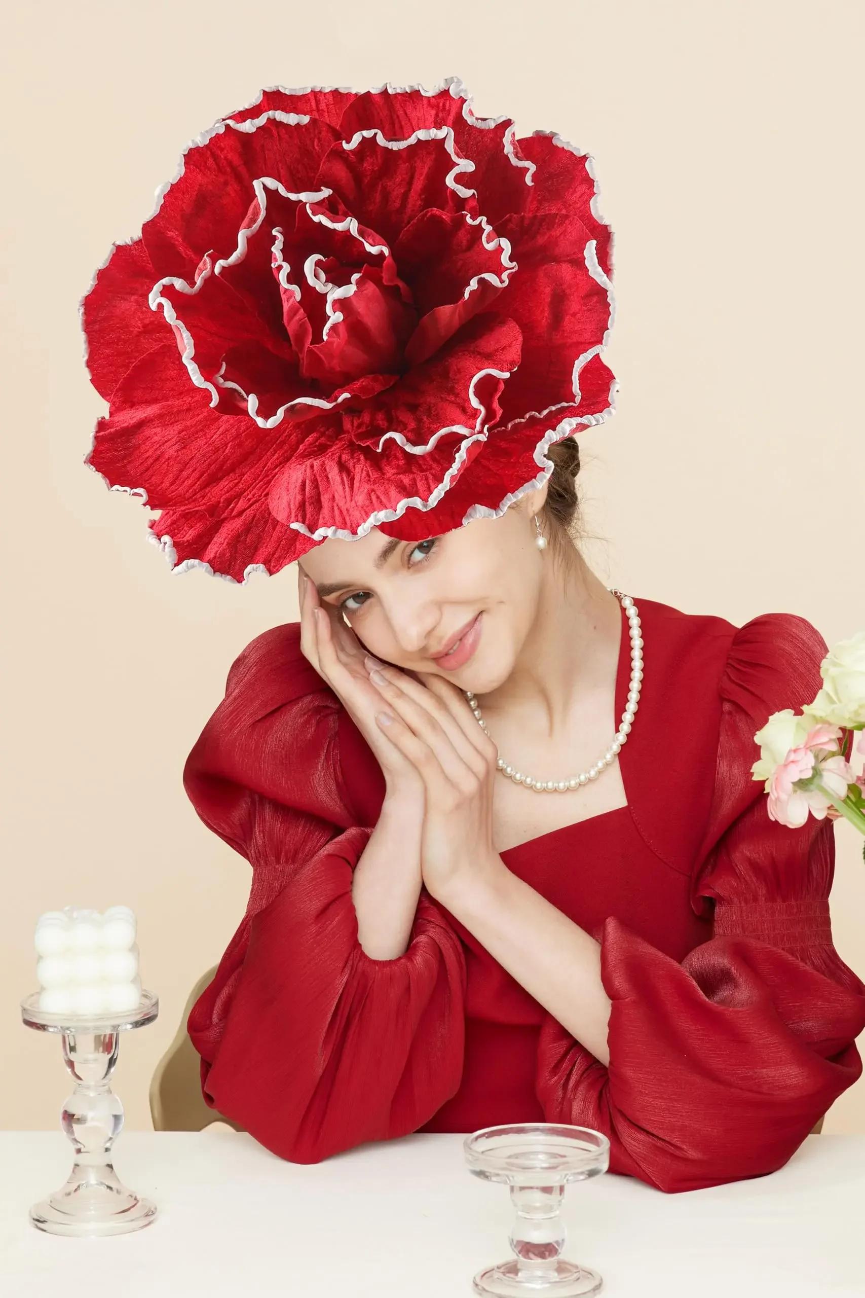 Chapeau fascinateur à fleurs de roses exagérées, Kentucky Derby, Cocktail, mariage, maquillage de ma
