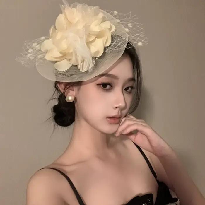 Chapeau fascinateur Vintage en plumes de fleurs, épingle à cheveux, voile exquis, couvre-chef élégan