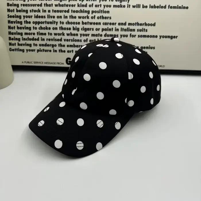 Casquette de baseball à pois noirs et blancs : protection solaire, effet amincissant pour le visage,