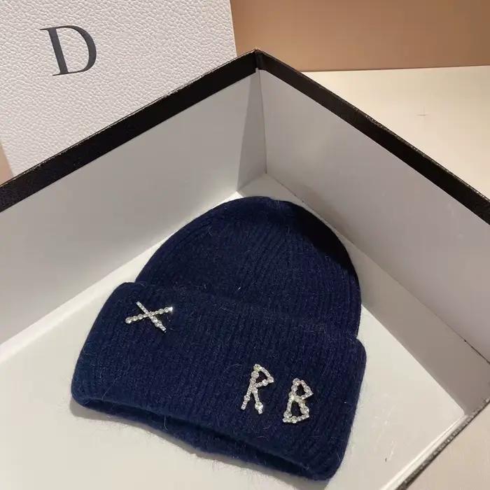 Chapeau tricoté en poils de lapin avec lettres RB, 1 pièce, avec Protection des oreilles coupe-vent