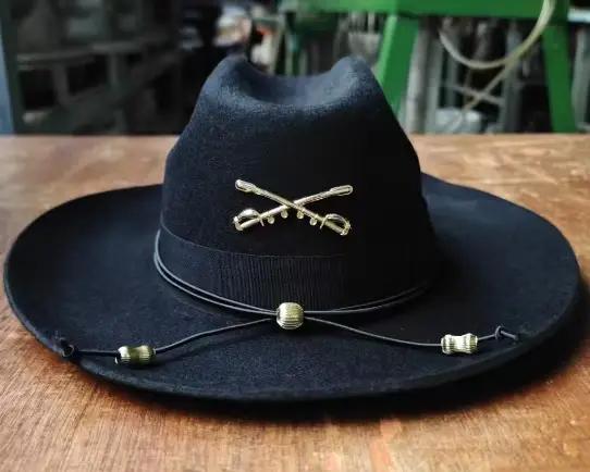 Chapeau en pure laine et feutre de mouton à la mode