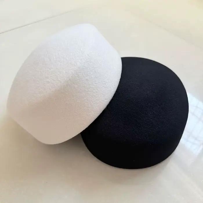 Classique femmes béret chapeau laine feutre chapeau hiver garder au chaud casquette blanc noir Fedor
