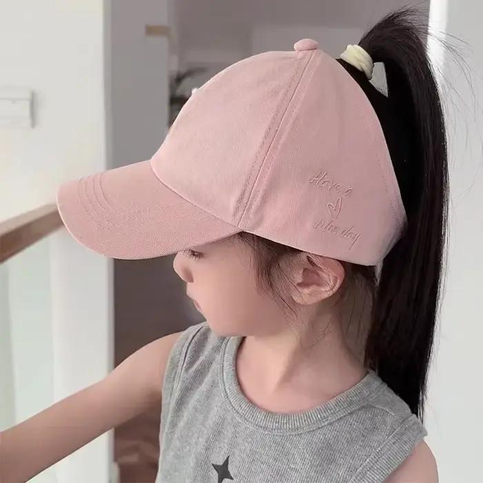 Casquette de baseball brodée avec un cœur d'amour Conception de queue vide Sangle réglab
