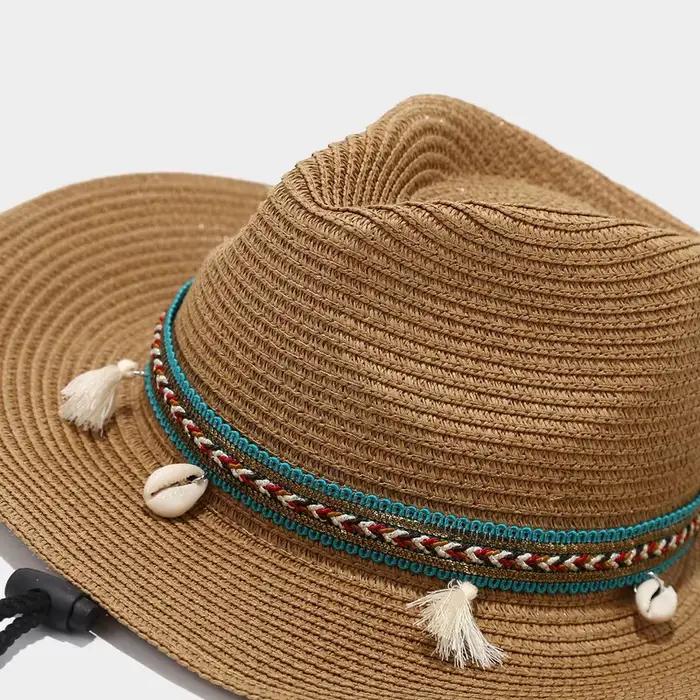 Chapeau de soleil en paille style bohème avec décorations coquillages