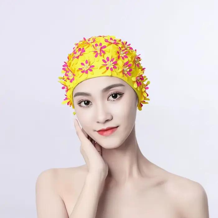 Bonnet de bain floral perlé à pétales