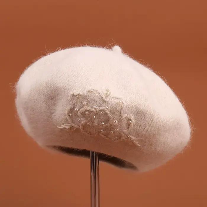 Béret femme hiver Angora tricot chapeau fleur perles chaud doux accessoire pour l'automne Sports de plein air temps froid