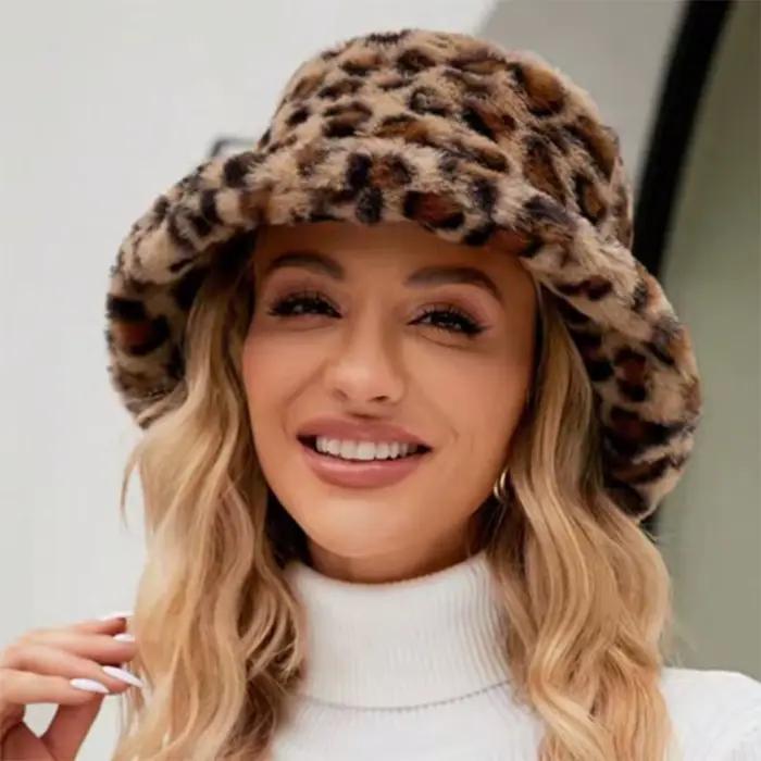 Chapeau polyvalent en peluche à imprimé léopard