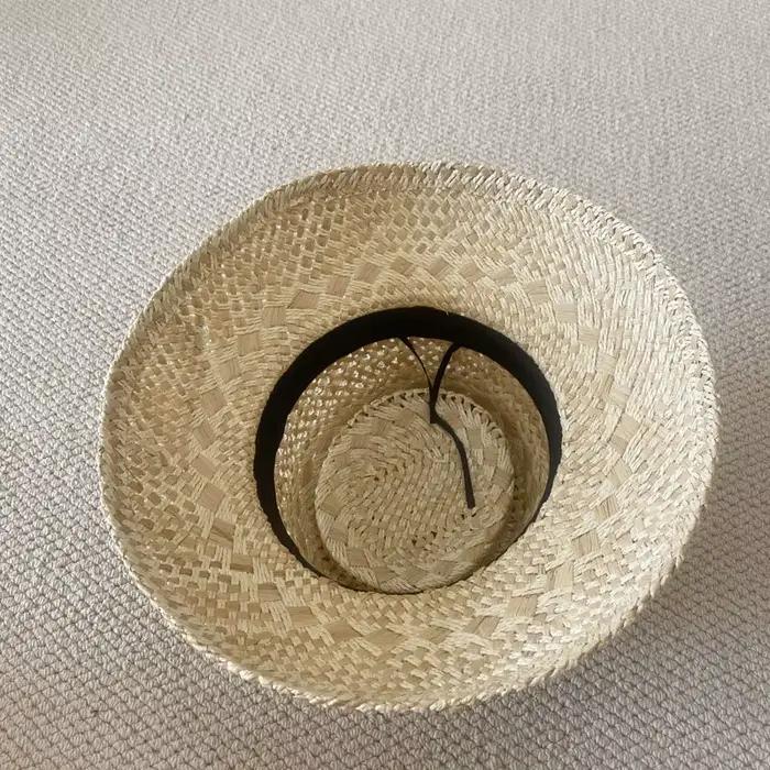 2025 nouveau Style rétro français respirant creux raphia chapeau de soleil dames été voyage mode Concave haut