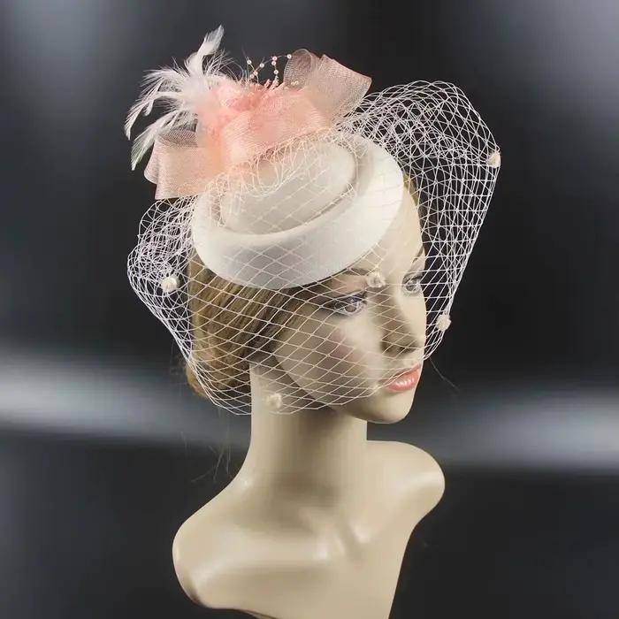 Audrey Hepburn – petit chapeau en voile élégant de Style français