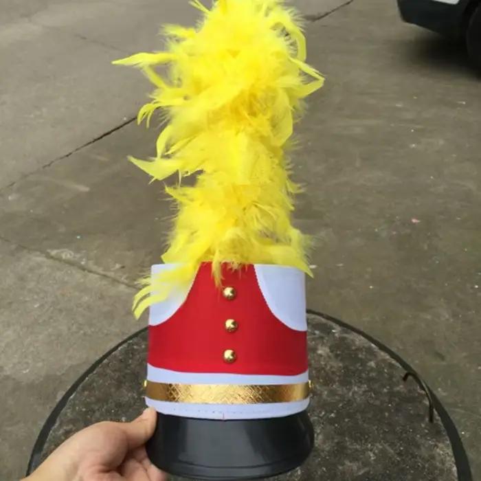 Chapeaux de commande de garde d'honneur en plumes jaunes