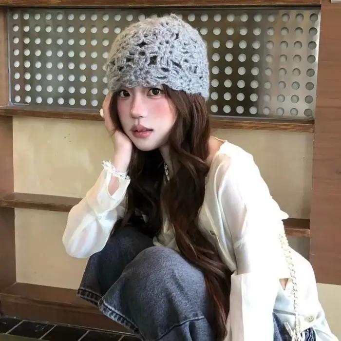 Bonnet japonais à fleurs en crochet de couleur unie