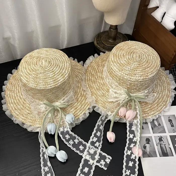 Chapeau de paille à large bord avec nœud en dentelle