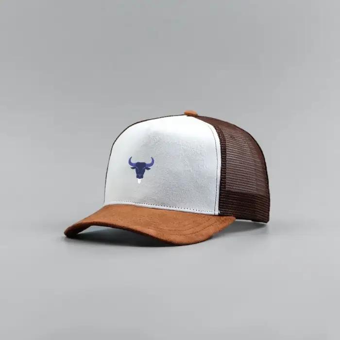 Chapeau de camionneur unisexe en maille et daim imprimé tête de taureau bleu