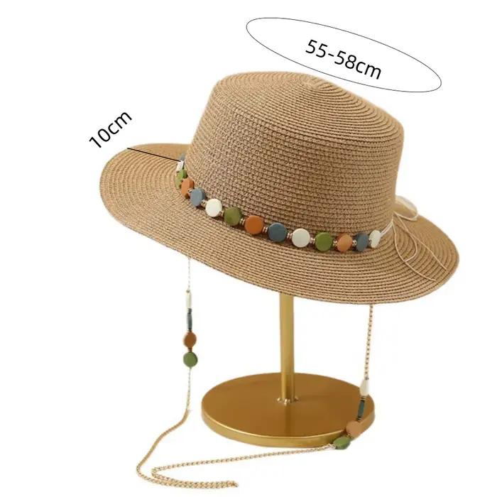 Chapeau de paille d'été à bord plat avec chaîne de pierres colorées
