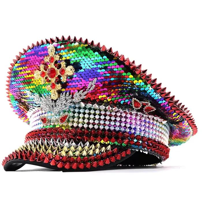 Chapeau de capitaine rouge fait à la main pour femmes et hommes, accessoire de fête et mascarade élégant et confortable