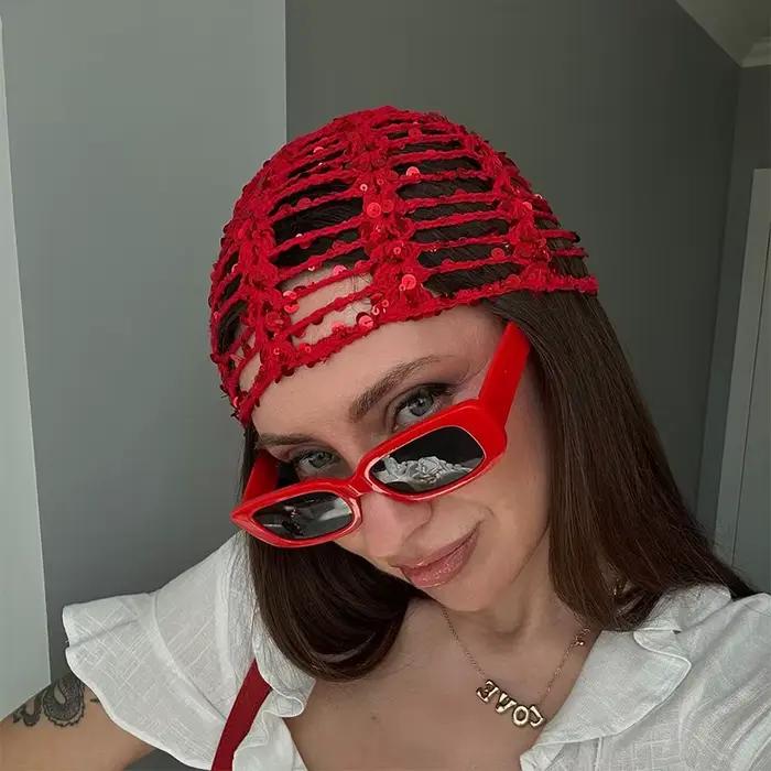 Chapeau tricoté Y2K ajouré à sequins style filet de pêche