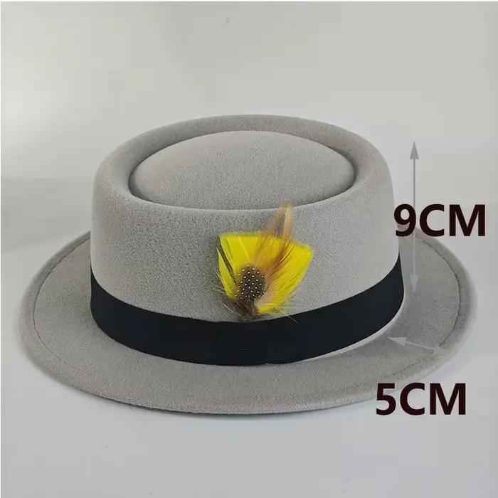 Tarte au porc chapeau plume accessoires Fedora