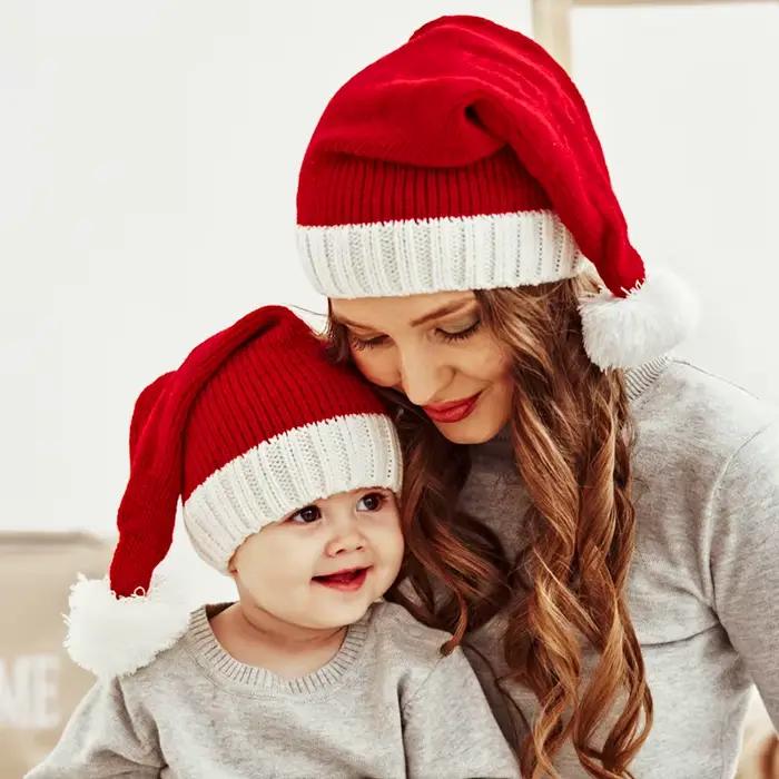 Bonnet de Noël tricoté 2026 avec pompon mignon