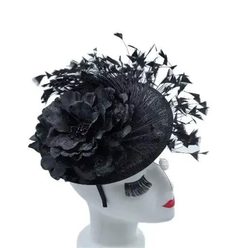 Chapeau Ascot élégant pour femme avec plumes et motifs floraux barrette à cheveux circulaire style américain pour mariages et fêtes