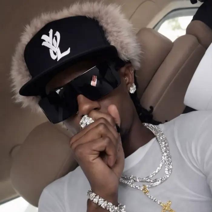 Chapeau YVLFur style Playboi Carti avec logo brodé