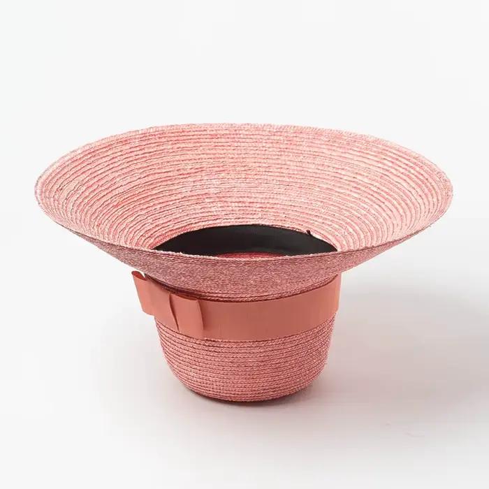 Chapeau de paille coloré avec nœud décoratif