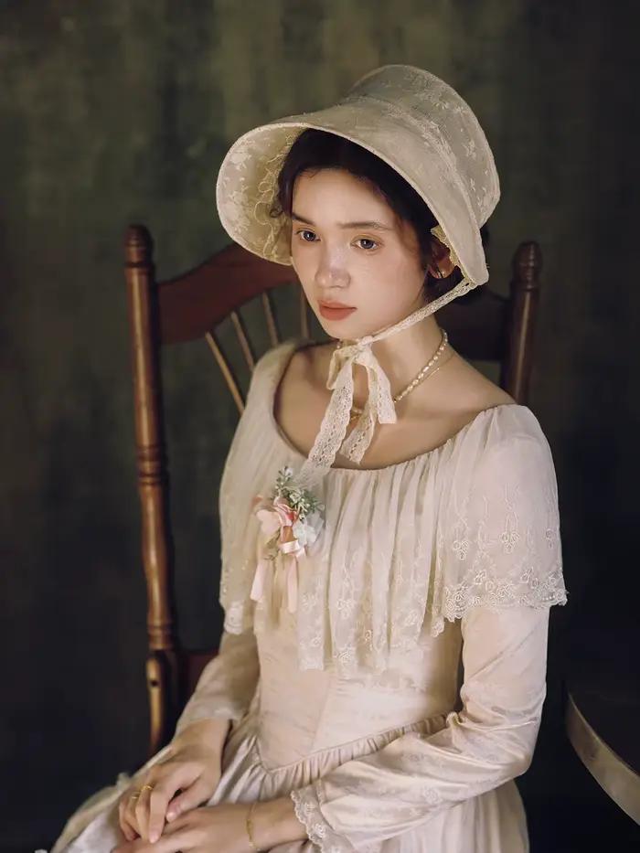 Chapeaux en dentelle au design original pour femmes
