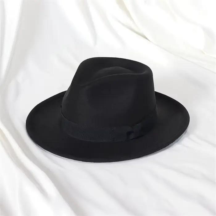 Chapeau Fedora en feutre avec nœud en forme de cœur