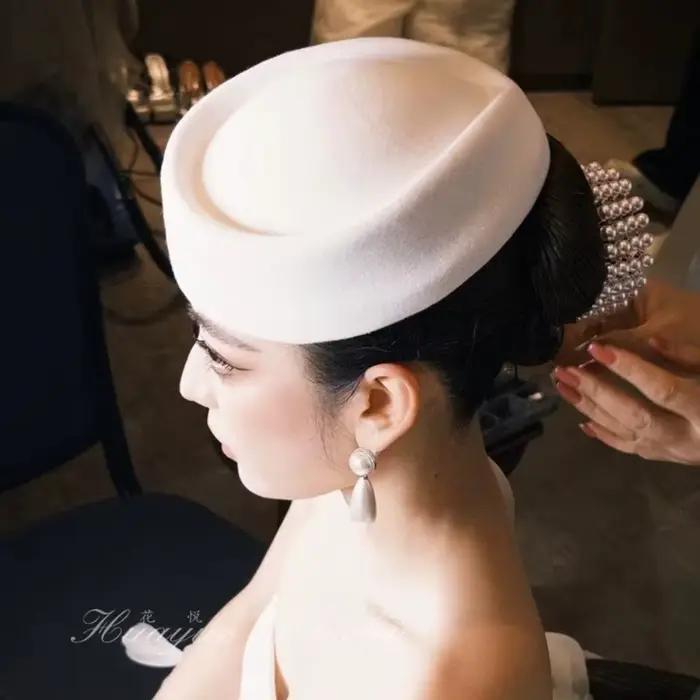 Nouveau chapeau concave haut rétro pour femmes, chapeau polyvalent en polyester, design vintage britannique, parfait pour toutes les saisons et occasions décontractées