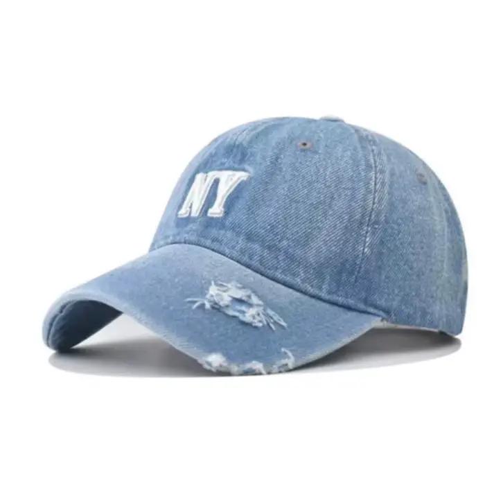 Chapeau de baseball en jean à trous