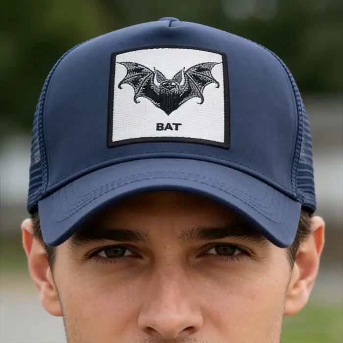 Casquette de baseball en maille brodée motif chauve-souris