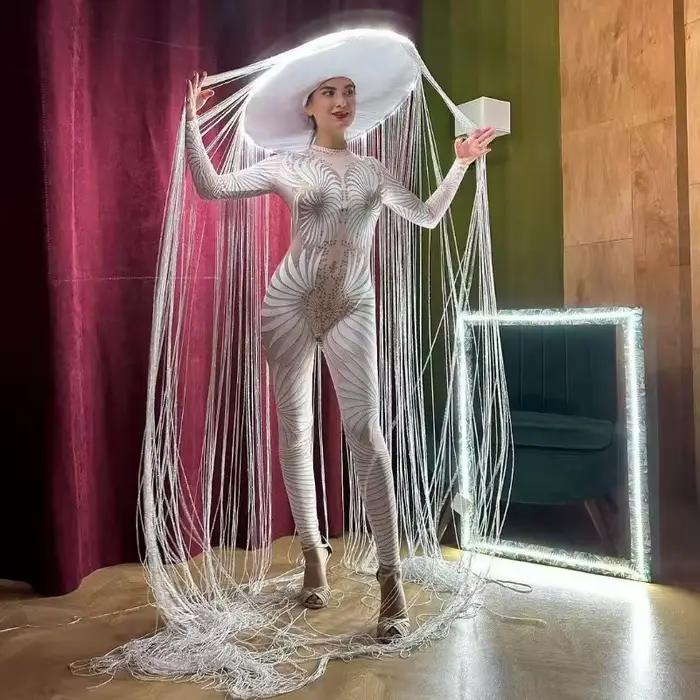 Chapeau lumineux LED avec franges pour costume de scène et tenue de fête, grand chapeau à voile pour mariage, anniversaire et autres grandes occasions ```