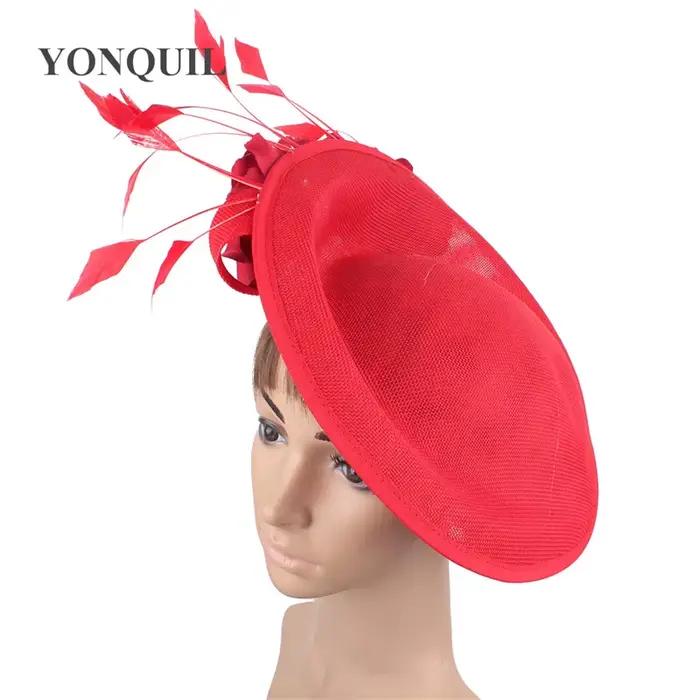 Chapeau de cocktail beige avec fleur