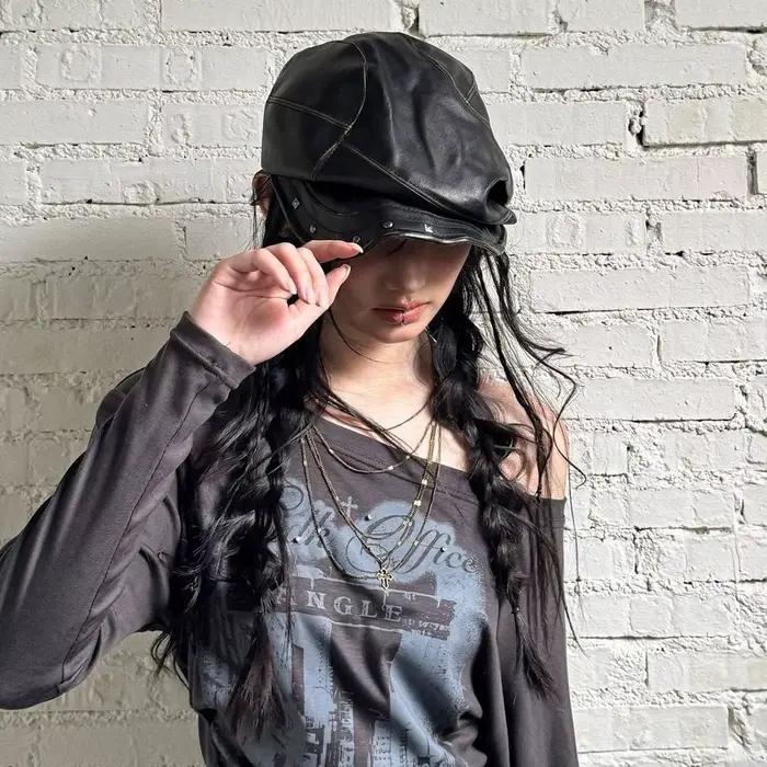 Casquette de style newsboy en cuir de haute qualité avec rivets métalliques pour hommes et femmes