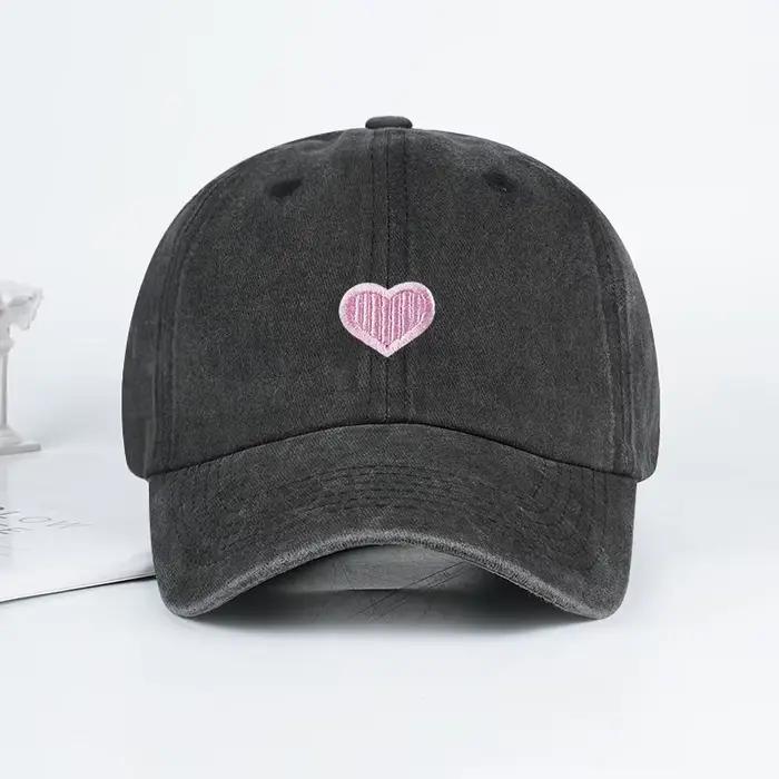 Casquette de baseball vintage brodée de cœurs roses : décontractée