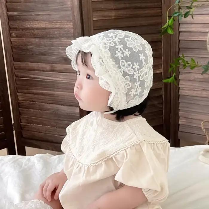 Bonnet de princesse en dentelle à volants pour bébé