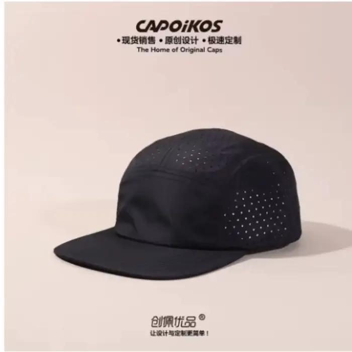 Plusieurs casquettes de baseball avec logo personnalisé