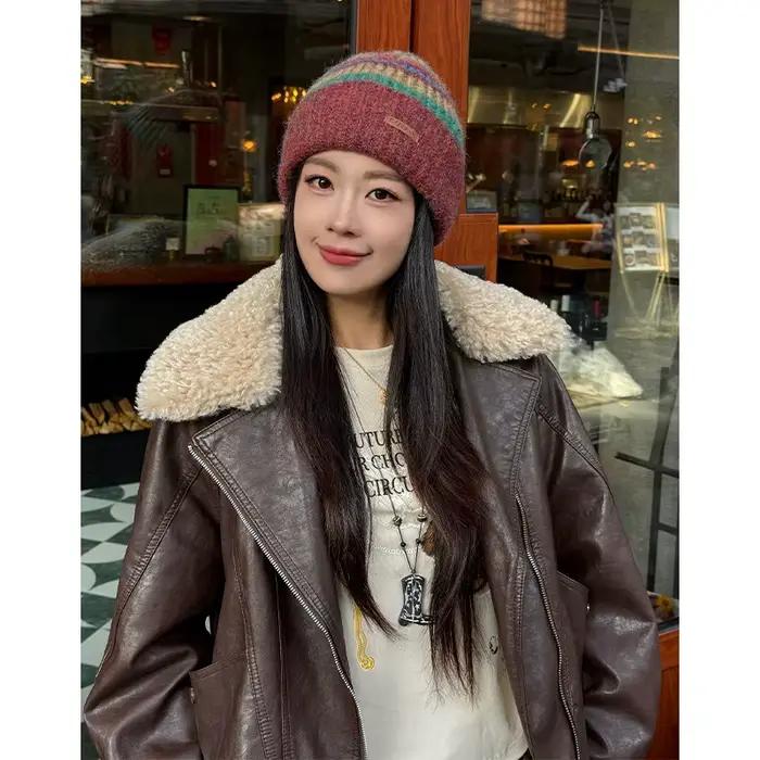 ELFSACK Bonnet en tricot chaud à rayures arc-en-ciel pour femme