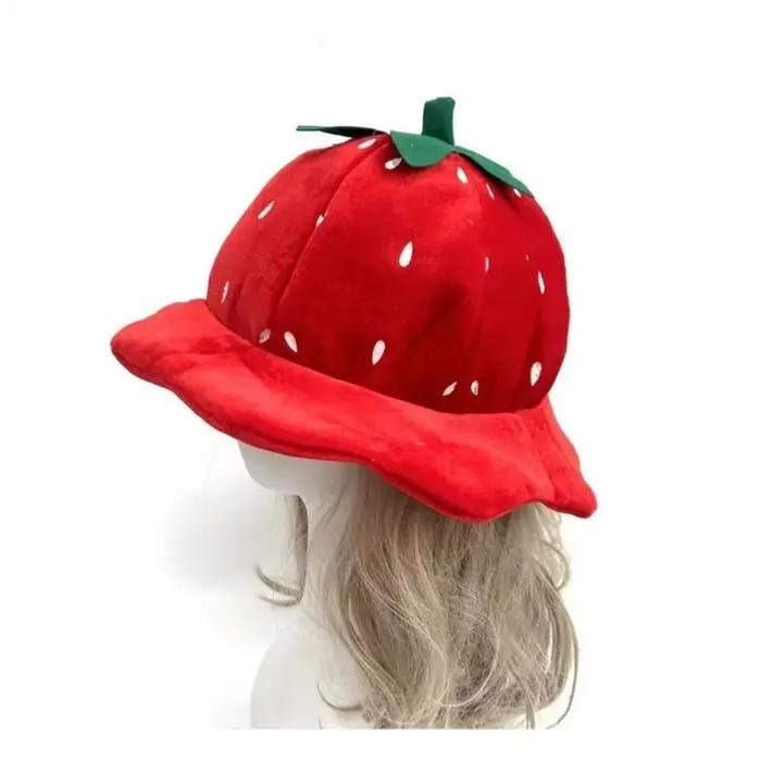 Chapeau en peluche fraise mignon de dessin animé