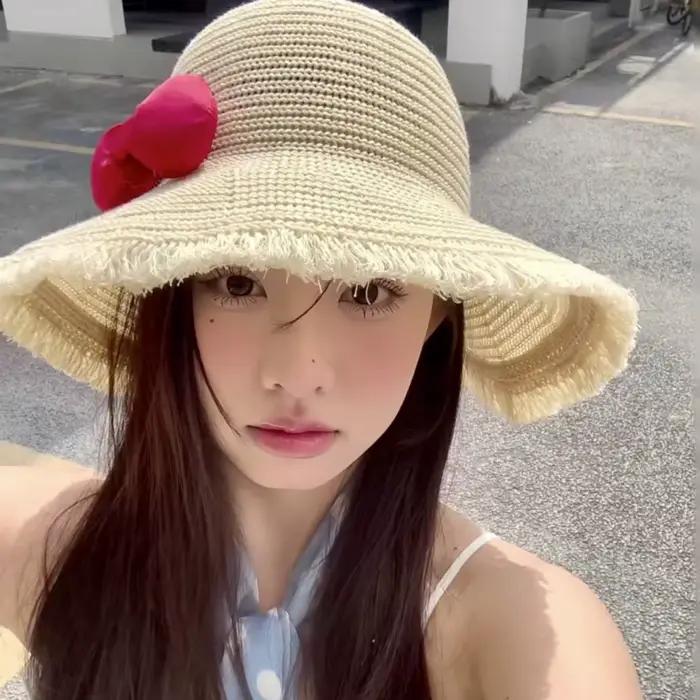 Chapeau de soleil élégant d'été avec grand nœud