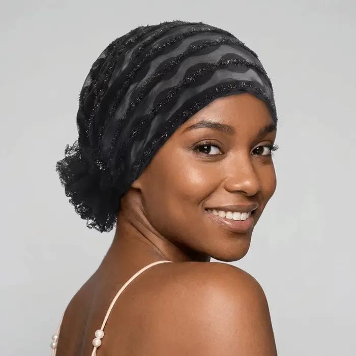 Bonnet polyvalent en dentelle douce